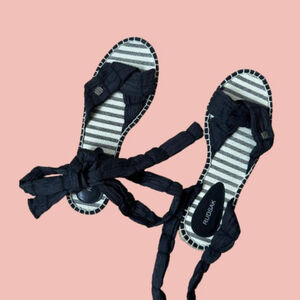 NWOT Rudsak Wrap-Around Sandals - Size 9 (40)
